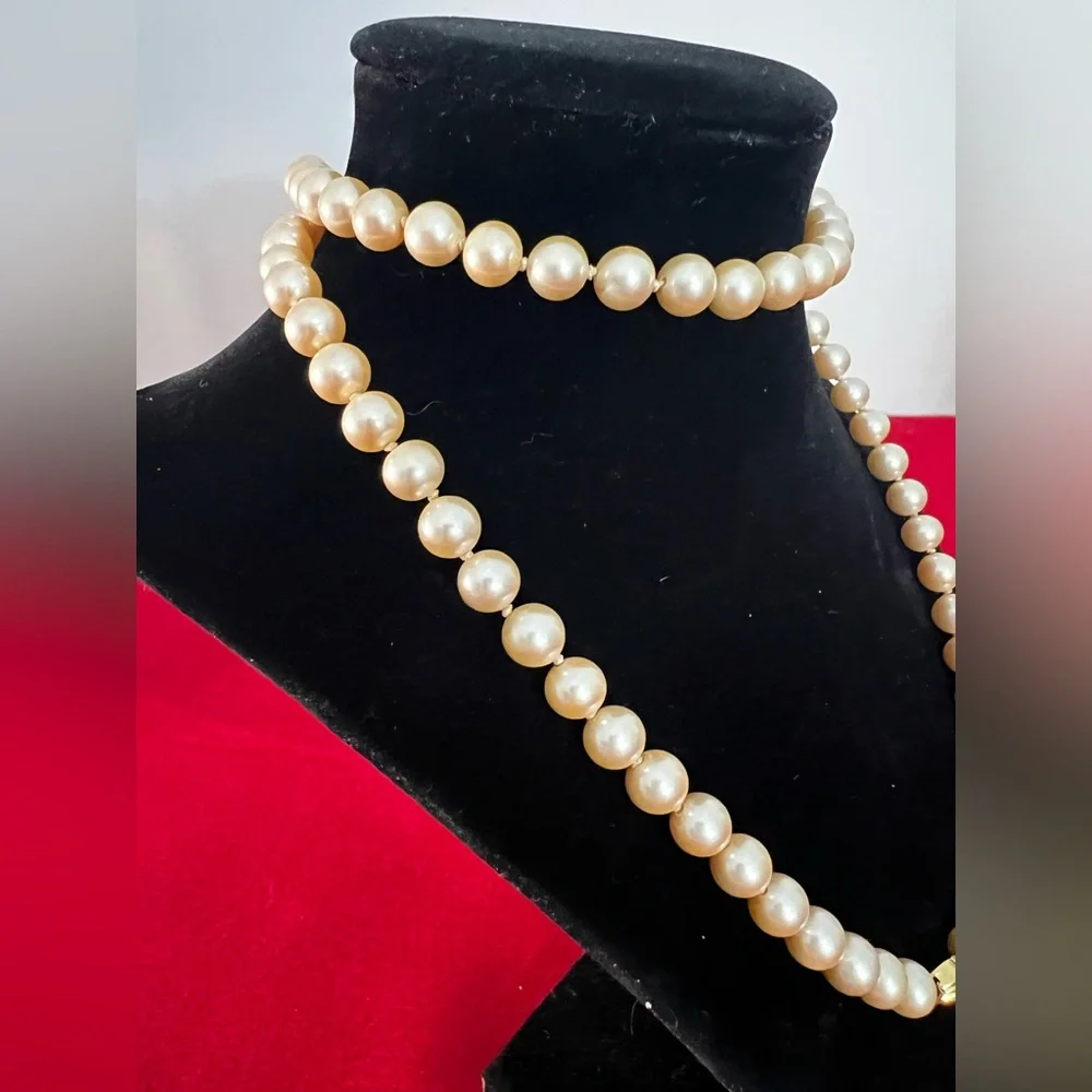 Vintage Marvella faux pearls in excellent Vintage condition.